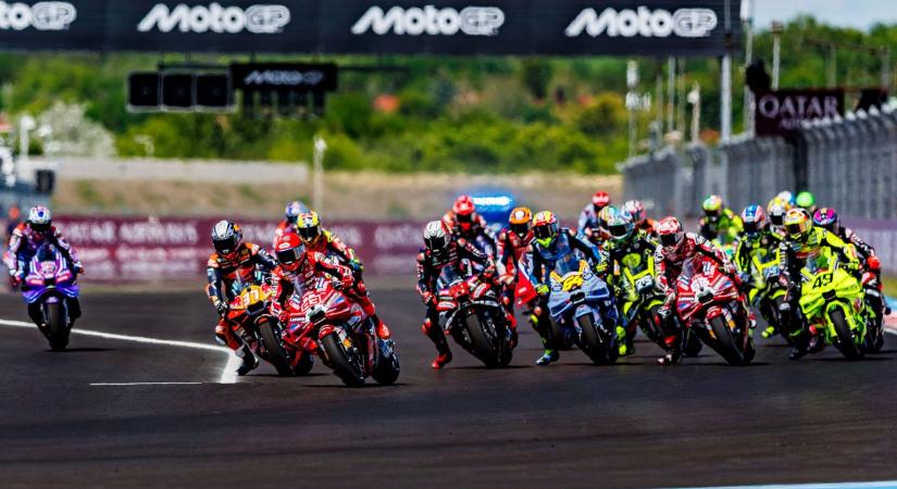 Már az első kanyarban kiesett az éllovas, Marc Márquez ismét meghódította a Balatont ( videók)