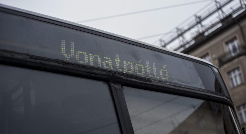 Ismét volt egy vasárnap délutáni MÁV-őrület, újra a Balatonról érkezők bosszankodhattak