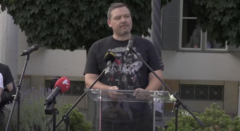 Hazaárulózással álltak ki Sulyok Tamás mellett