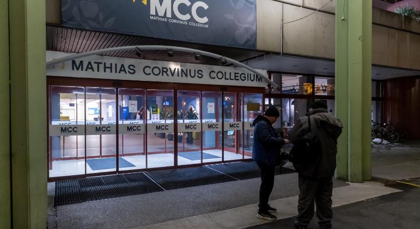 Akár a Librit is bukhatja a Mathias Corvinus Collegium, aligha van cég, amely pénzt adna a Fidesz káderképzőjének