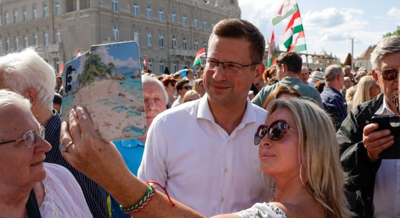 „A kétharmad nem jogosítja fel őket, hogy leépítsék a jogállamot” – a Fidesz több politikusa is feltűnt a vasárnapi demonstráción (VIDEÓ)