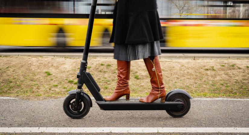 Újabb magyar városban jön a rollerstop: itt nem lehet majd közlekedni ezekkel a járművekkel