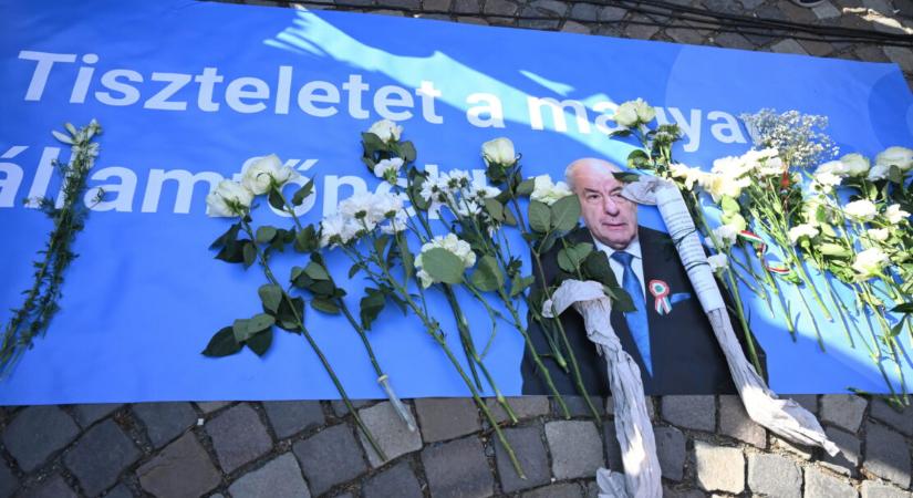 Emberségről példát, vitézségről formát