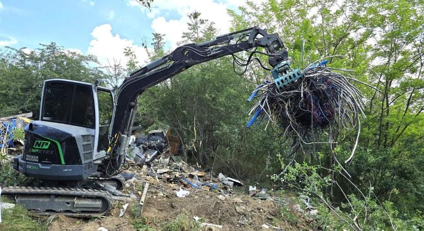 200 köbméter illegális szemetet hordott el az önkormányzat - videó