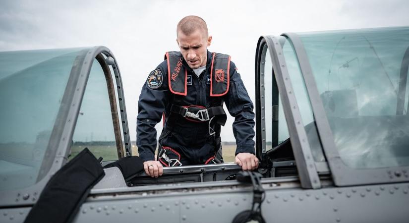 Gripen vadászgéppel pörgették meg a magyar űrhajósokat videó
