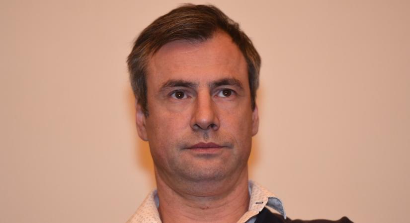 Bizarr baleset érte Pindroch Csabát: „Oda nyúltam, ahová nem kellett volna” – fotón a sérülés
