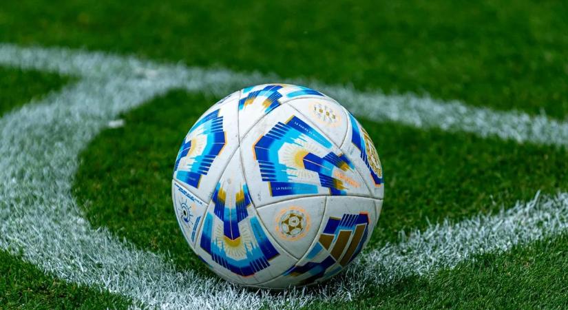 Fedetlen keblekkel ünnepelt az Arsenal szurkolója - Videó