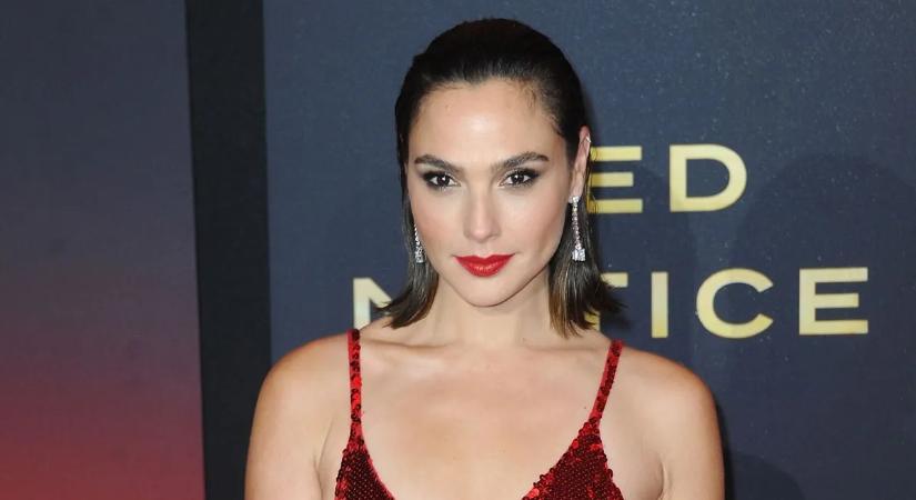 Gal Gadot bikiniben mutatta meg elképesztő alakját - Forró fotó