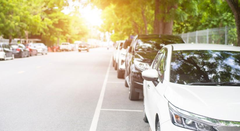 Milliós kár lehet a vége: ezt okozhatja az autóban a tűző napon parkolás