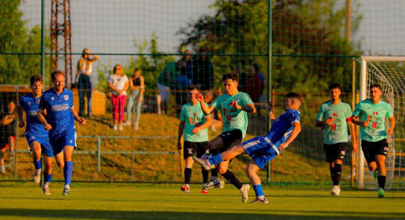 Fergeteges volt a hangulat Hajdúnánáson, kár azért a rövidzárlatért... – fotókkal, videóval a Balatonalmádi elleni osztályozós meccs