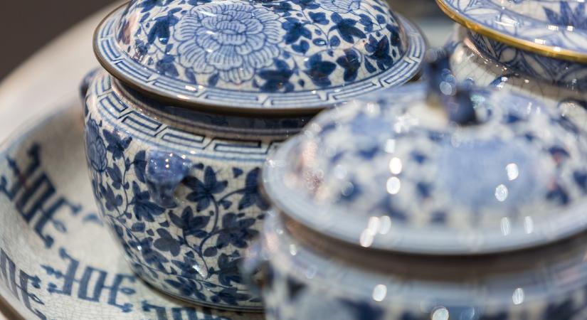 Ha ilyen porcelánod van otthon, akár egy vagyont érhet! Keresd ezt a feliratot az alján