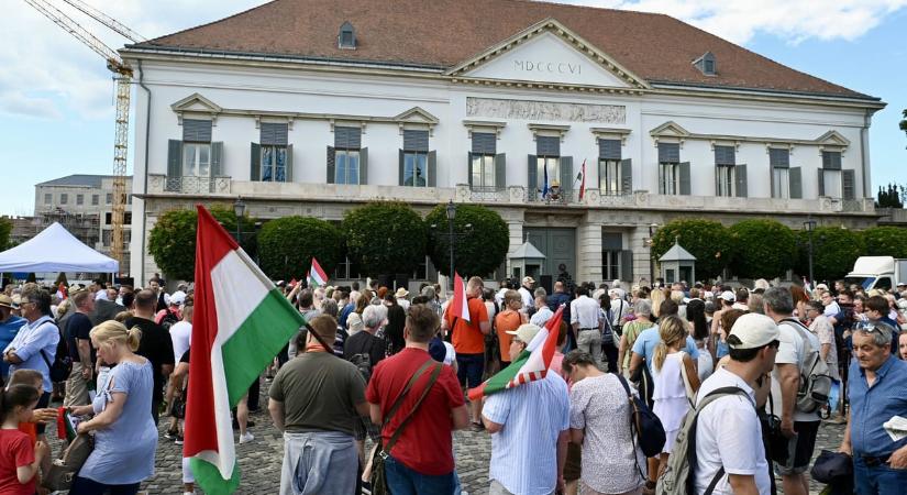 Minitüntetés Sulyokért, vizsgálódik a korrupt lengyel politikusok miatt a belügy – Newscast