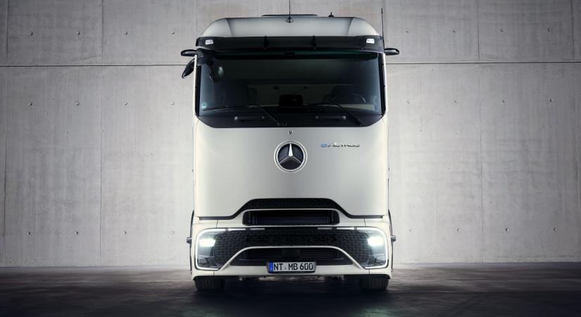 Nagy űrt tölt be a Mercedes új kamionja, komoly hatása lehet a fuvarozásra