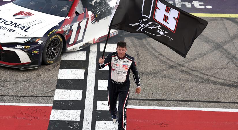 NASCAR: Hamlin megszerezte 63. Cup-győzelmét és beérte Kyle Buscht az örökranglistán
