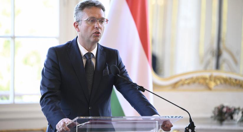 Fauszti alku: választás előtt kötött milliárdos oktatási szerződéseket a KIM