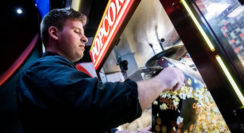 Milyen diákmunkák fizetnek a legjobban, és mennyit lehet félretenni egy nyár alatt?