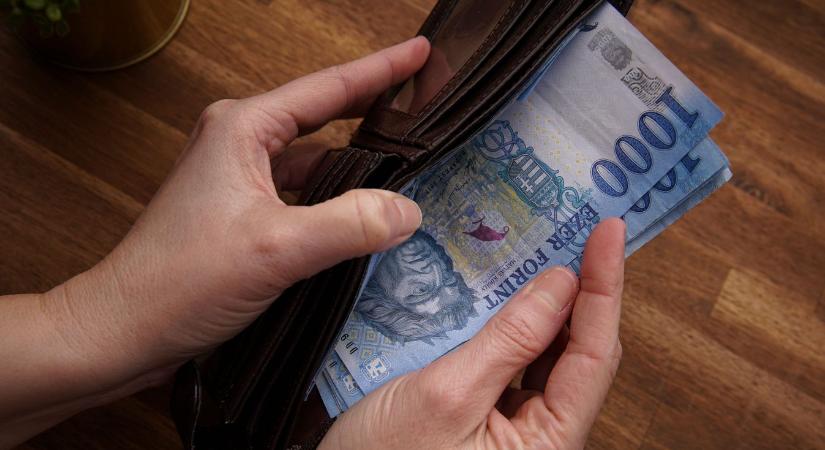Itt a forint hétvégi teljesítménye, ennyit ér most a pénzünk
