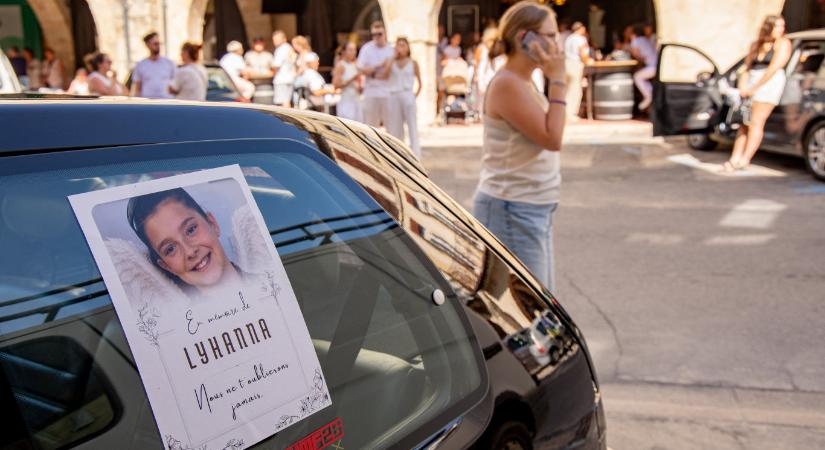 Ezrek vonultak arra a 11 éves francia kislányra emlékezve, akinek feltételezett gyilkosát már ismerték a hatóságok, csak nem hallgatták ki