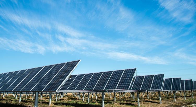Napenergia-többlet vitte negatívba az árakat