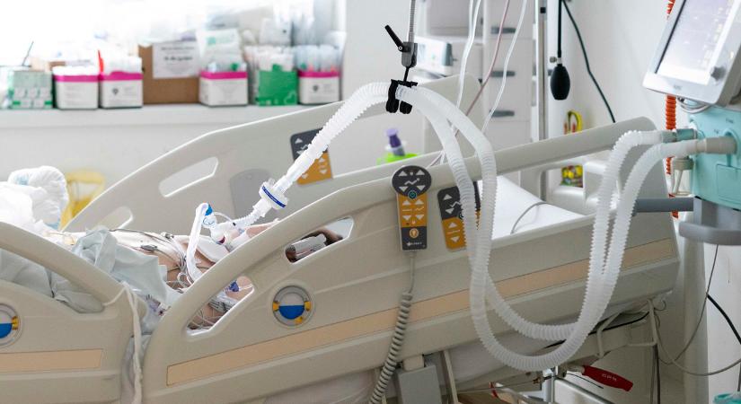 Eddig 2,3 milliárd forintba került a megvásárolt, de soha nem használt lélegeztetőgépek raktározása