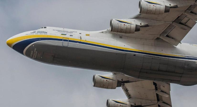 Ez már tényleg különös: egy óra múlva megint Ferihegyen landol az Antonov, sorozatban harmadik napja jár Budapestre az ukrán góliát – hatalmas dolgot szállíthat a világ legnagyobb repülőgépe