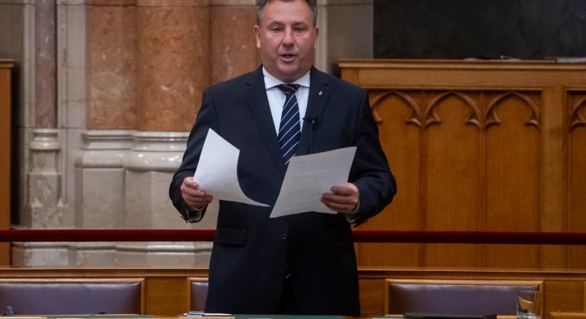 A letartóztatott fideszes polgármester miatt tilthatták le a kultikus magyar sci-fi sorozatot