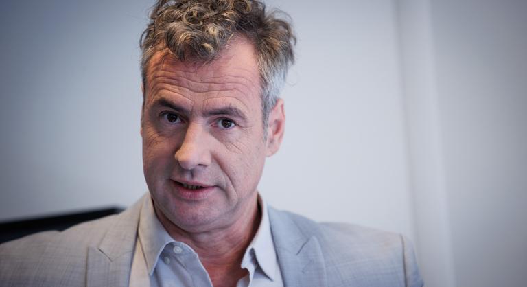Kutyás baleset érte Pindroch Csabát, össze kellett varrni a kezét