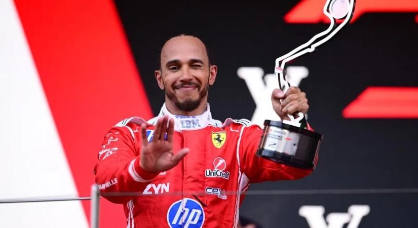 Forr a levegő? Lewis Hamilton a színpadról üzent Kim Kardashiannek