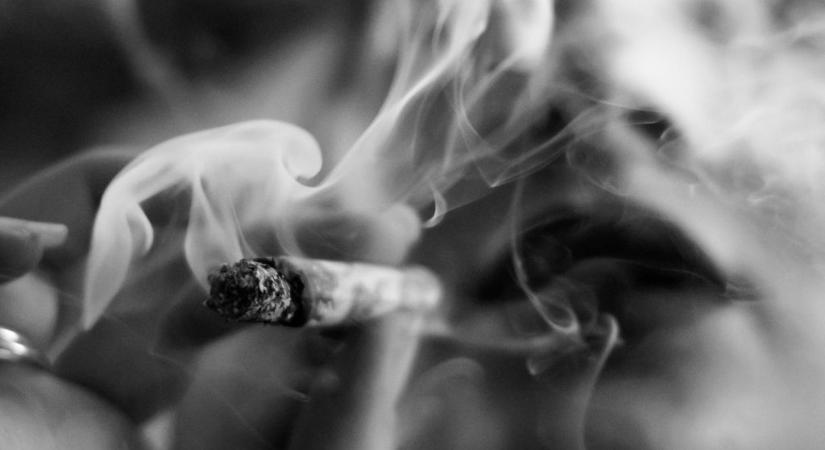 Kardiológus: Sokan azt hiszik, ha valaki hosszú ideig dohányzott, már nincs értelme leszoknia – pedig a vérkeringés és a tüdő működése már néhány héten belül javulni kezd