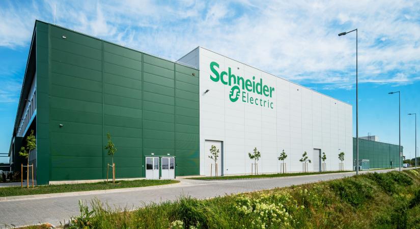 Dunavecse felkerült Európa energiatérképére: így vált technológiai úttörővé a Schneider új okosgyára