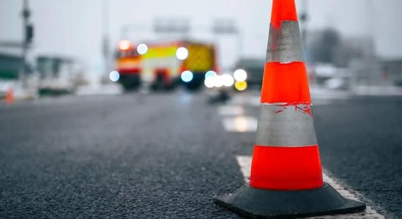 Tragédiával indult a hét: egy ember meghalt a brutális karambolban a 8-as főúton