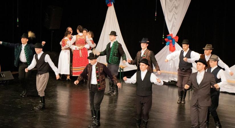 45 éve alakult újjá a Maros táncegyüttes, most jubileumi gálára készül