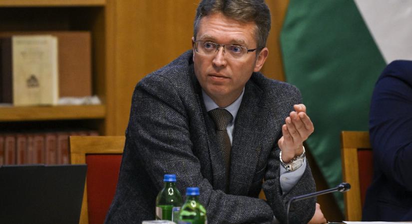 10 milliárdos oktatási szerződéseket kötött a választások előtt a Kulturális és Innovációs Minisztérium