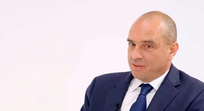 Az Integritás Hatóság elnöke élő interjúban tálalt ki arról, mi történt vele az Orbán-kormány ideje alatt: állítása szerint az egész családját megalázták