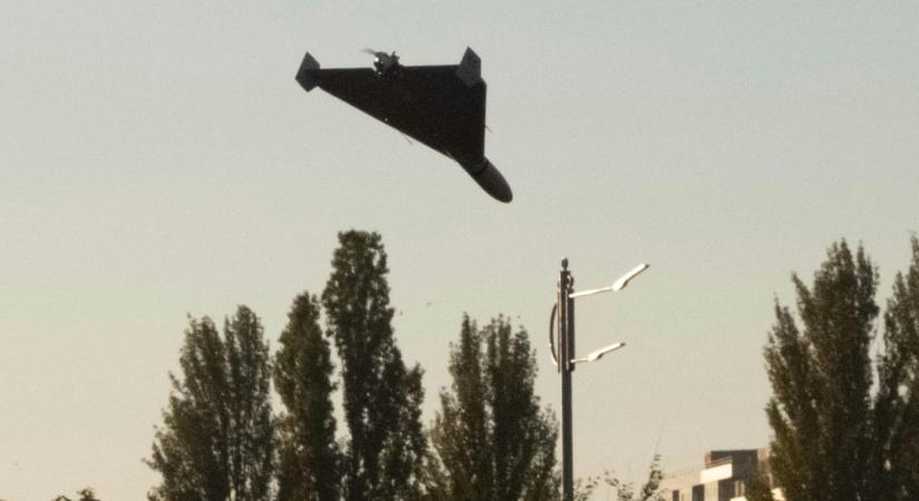 Orosz drón döntött ki egy fát Donbaszban, lefotózták, mit találtak utána