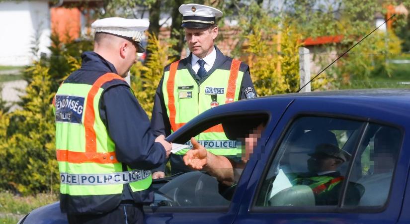 Belga jogosítványát mutogatta a rendőröknek, nem vették be a trükköt