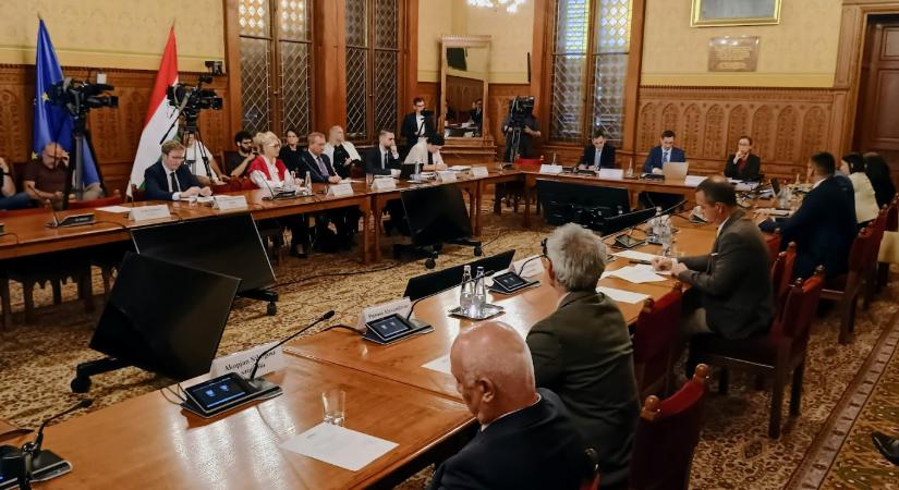 Tuzson Bence két mondatot szánt a Szuverenitásvédelmi Hivatal védelmére