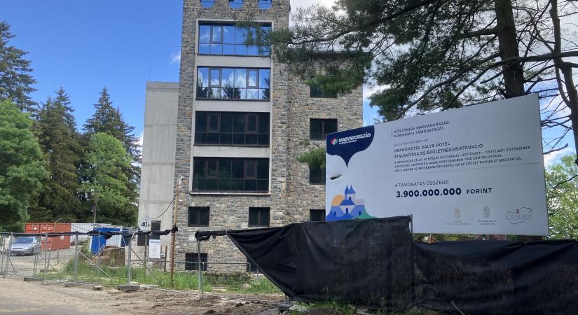Négy év alatt, közel négymilliárd forintos állami támogatásból sem újult meg a Tiborcz-közeli hotel