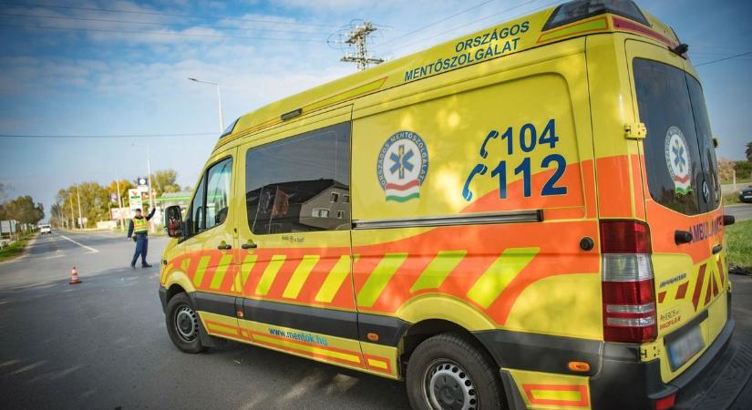 Baleset a 35-ösön: motoros és kamion ütközött, mentő is a helyszínen!