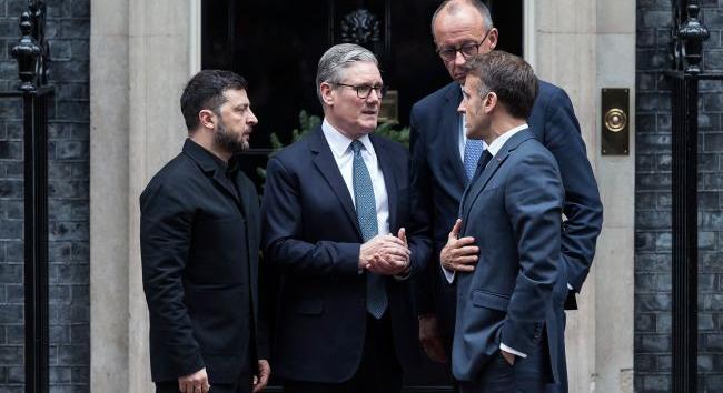 Starmer, Merz és Macron a Zelenszkijjel tartott csúcstalálkozó után öt feltételt szabott Oroszországnak a tartós békéhez