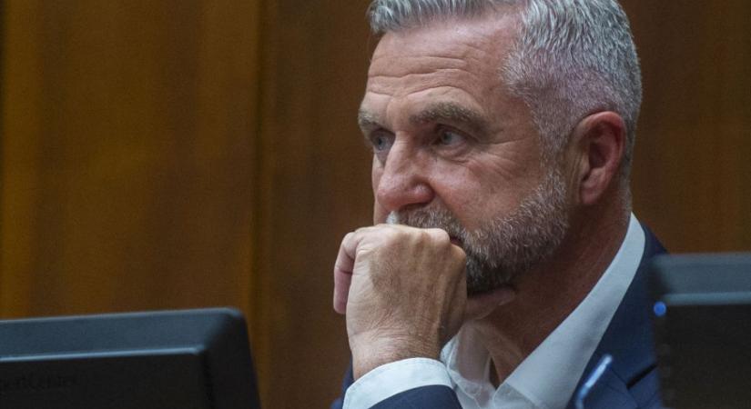 A vádirat felolvasásával elkezdődött a Tisztítótűz-per, tizenegy vádlott van