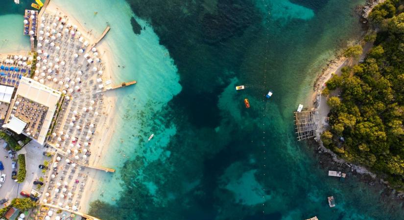 Egyre nagyobb a feszültség a turisták miatt, néhány ország azonban továbbra is szívesen fogadja az utazókat