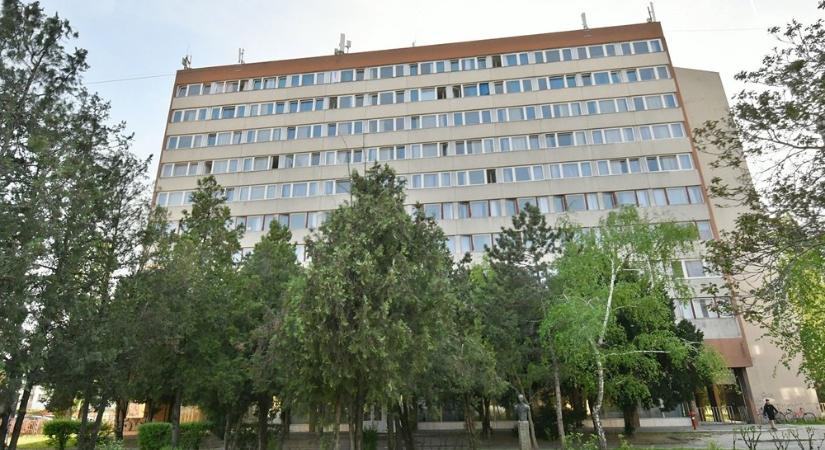Hétfőn hajnalban kizuhant egy diák, egy székesfehérvári kollégium ötödik emeletéről