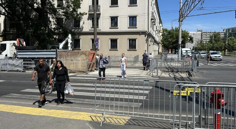 Átadták az Erzsébet utcai zebrát, ismét használhatják a gyalogosok