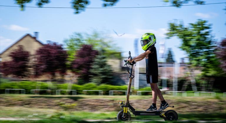 Élete talán legfontosabb asztalánál várják Vitézy Dávidot, halálos nyári tragédiák megelőzése a tét