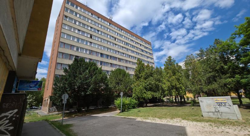 Kizuhant egy diák a székesfehérvári kollégium ötödik emeletéről, megszólalt Cser-Palkovics András