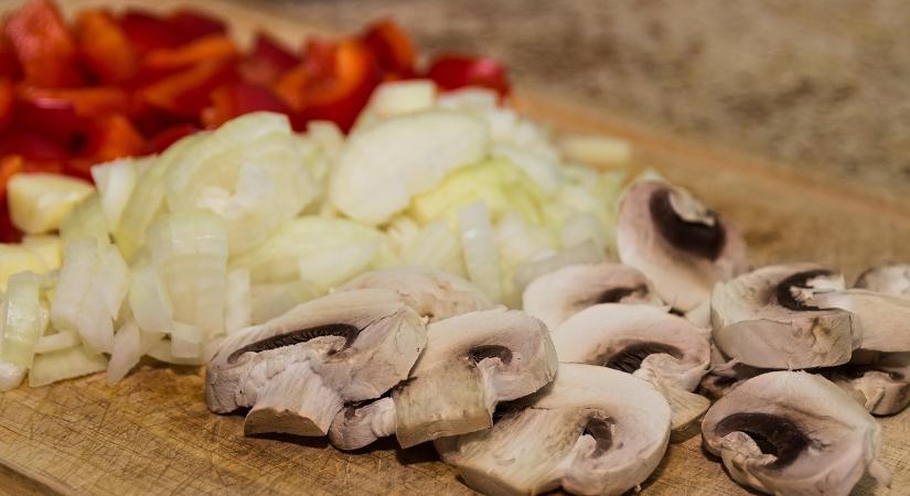 A nem megfelelően kezelt élelmiszerek is okozhatnak megbetegedéseket – Tippek a megelőzésért! (VIDEÓ)