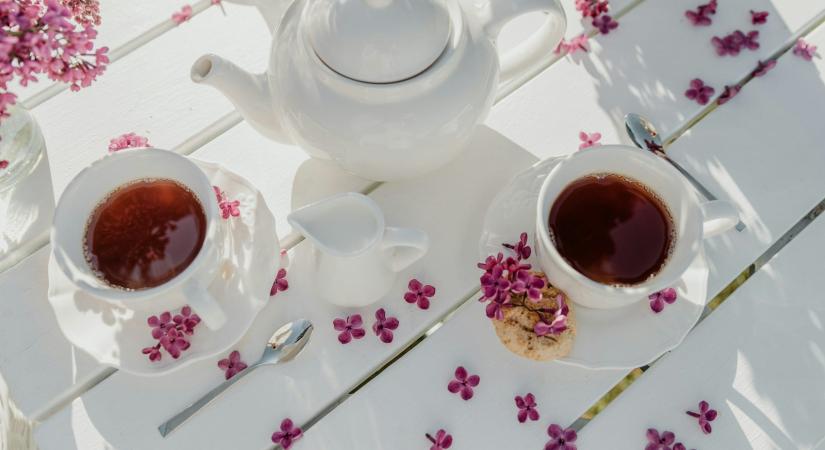 5 gyógynövényes tea, ami erősíti a női teremtő energiáidat