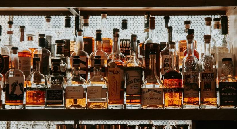 Fényes nappal loptak el egy vagyont érő whiskey szállítmányt egy boltból