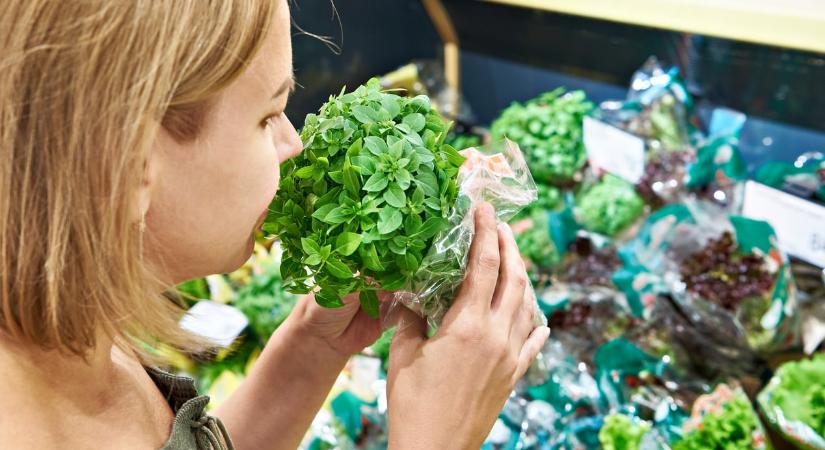 Miért pusztul el olyan hamar a szupermarketben vásárolt fűszernövény? A trükk, amivel megmentheted